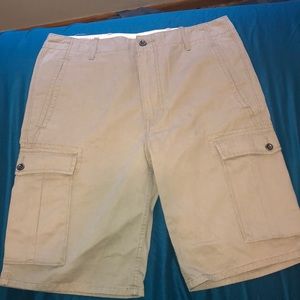 khaki levi cargo shorts